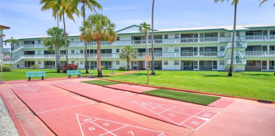 Condominio en Hollywood, Florida, 2 dormitorios № 1850809