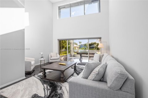 Villa ou maison à vendre à Pembroke Pines, Floride: 4 chambres, 300.35 m2 № 1939511 - photo 12