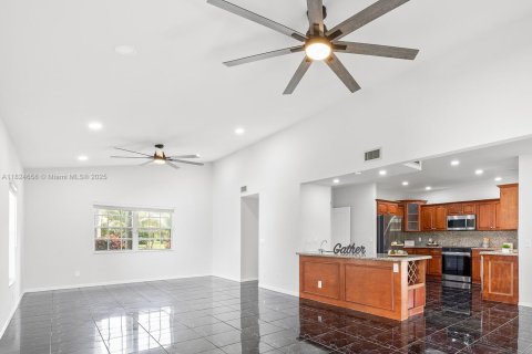 Villa ou maison à vendre à Pembroke Pines, Floride: 4 chambres, 300.35 m2 № 1939511 - photo 19