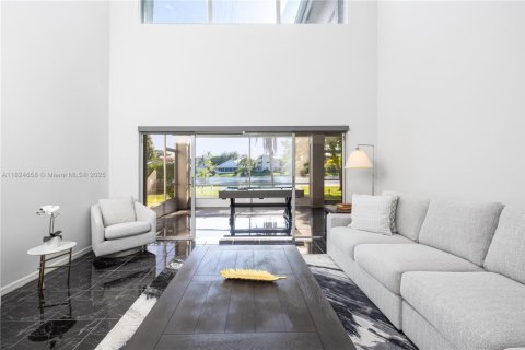Villa ou maison à vendre à Pembroke Pines, Floride: 4 chambres, 300.35 m2 № 1939511 - photo 6