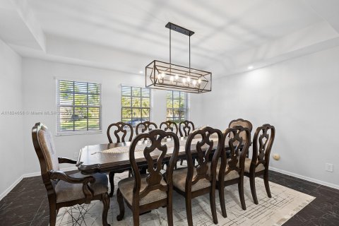 Villa ou maison à vendre à Pembroke Pines, Floride: 4 chambres, 300.35 m2 № 1939511 - photo 16