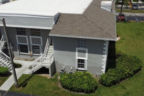 Снять в аренду квартиру в Майами, Флорида 2 спальни, 98.48м2, № 1964597 - фото 2