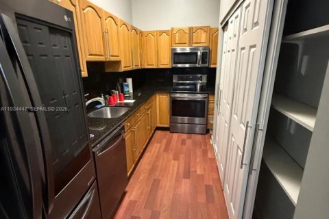 Townhouse in North Miami, Florida 1 bedroom, 139.35 sq.m. № 1996217 - photo 6