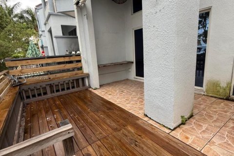 Townhouse in North Miami, Florida 1 bedroom, 139.35 sq.m. № 1996217 - photo 4