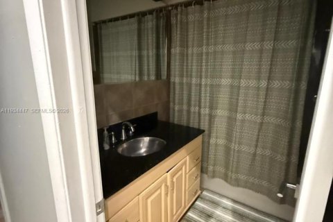 Townhouse in North Miami, Florida 1 bedroom, 139.35 sq.m. № 1996217 - photo 8