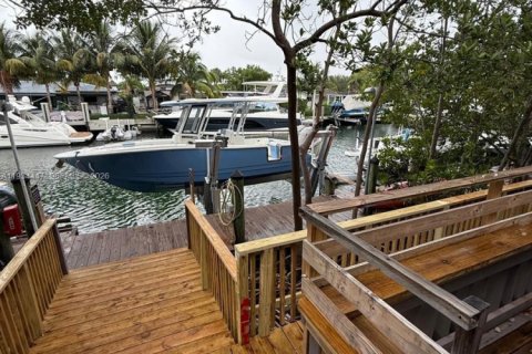 Townhouse in North Miami, Florida 1 bedroom, 139.35 sq.m. № 1996217 - photo 3