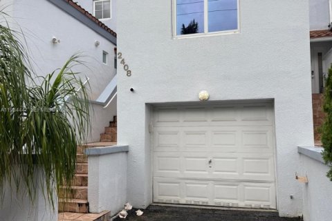 Townhouse in North Miami, Florida 1 bedroom, 139.35 sq.m. № 1996217 - photo 9