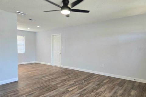Casa en alquiler en Haines City, Florida, 4 dormitorios, 117.89 m2 № 2156500 - foto 5