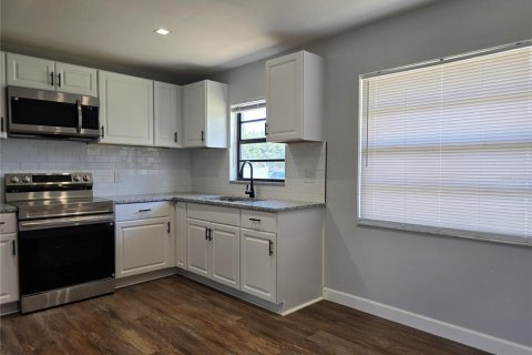 Casa en alquiler en Haines City, Florida, 4 dormitorios, 117.89 m2 № 2156500 - foto 8