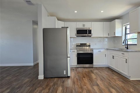 Casa en alquiler en Haines City, Florida, 4 dormitorios, 117.89 m2 № 2156500 - foto 6