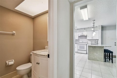 Condo in New Port Richey, Florida, 2 bedrooms  № 1855894 - photo 27