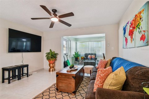 Condo in New Port Richey, Florida, 2 bedrooms  № 1855894 - photo 15