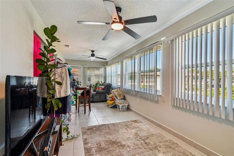 Condo in New Port Richey, Florida, 2 bedrooms  № 1855894 - photo 23