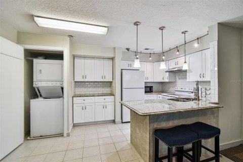 Condo in New Port Richey, Florida, 2 bedrooms  № 1855894 - photo 8