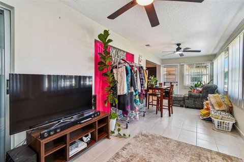 Condo in New Port Richey, Florida, 2 bedrooms  № 1855894 - photo 24
