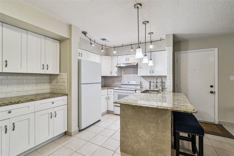 Condo in New Port Richey, Florida, 2 bedrooms  № 1855894 - photo 10
