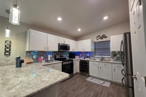 Villa ou maison à louer à Auburndale, Floride: 3 chambres, 133.31 m2 № 2283891 - photo 25