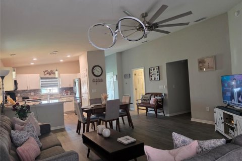 Villa ou maison à louer à Auburndale, Floride: 3 chambres, 133.31 m2 № 2283891 - photo 5