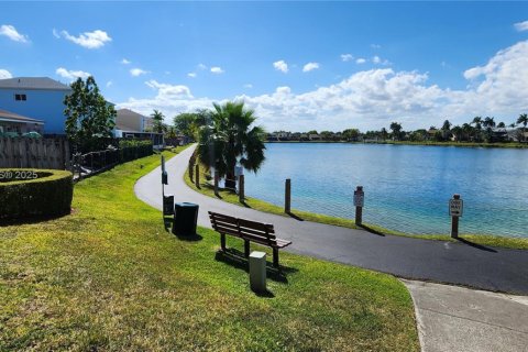 House in Cutler Bay, Florida 4 bedrooms, 131.27 sq.m. № 1927080 - photo 26