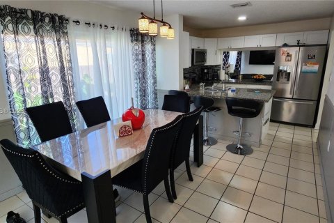 House in Cutler Bay, Florida 4 bedrooms, 131.27 sq.m. № 1927080 - photo 12