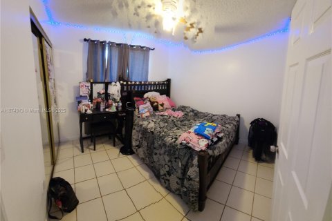 House in Cutler Bay, Florida 4 bedrooms, 131.27 sq.m. № 1927080 - photo 15