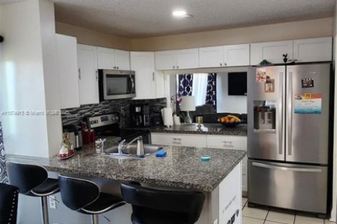 House in Cutler Bay, Florida 4 bedrooms, 131.27 sq.m. № 1927080 - photo 13