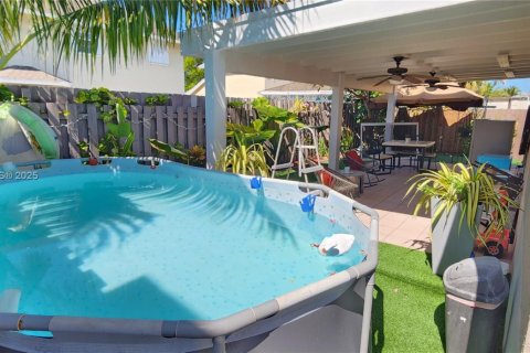 House in Cutler Bay, Florida 4 bedrooms, 131.27 sq.m. № 1927080 - photo 29