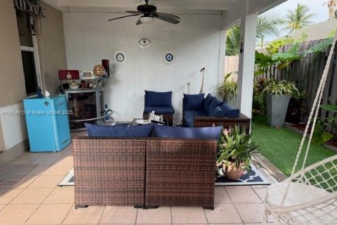 House in Cutler Bay, Florida 4 bedrooms, 131.27 sq.m. № 1927080 - photo 25