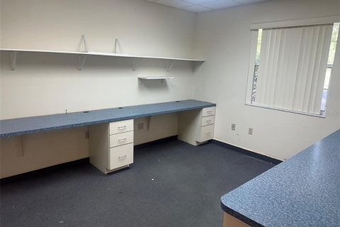 Propiedad comercial en alquiler en Gainesville, Florida, 342.25 m2 № 1575360 - foto 4