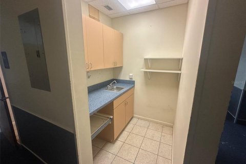 Propiedad comercial en alquiler en Gainesville, Florida, 342.25 m2 № 1575360 - foto 14