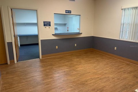 Propiedad comercial en alquiler en Gainesville, Florida, 342.25 m2 № 1575360 - foto 3