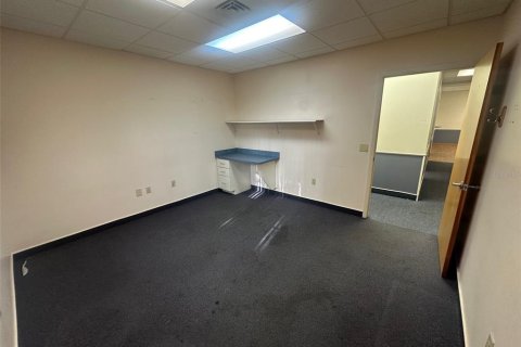 Propiedad comercial en alquiler en Gainesville, Florida, 342.25 m2 № 1575360 - foto 6