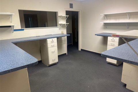 Propiedad comercial en alquiler en Gainesville, Florida, 342.25 m2 № 1575360 - foto 11