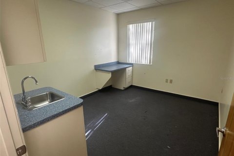 Propiedad comercial en alquiler en Gainesville, Florida, 342.25 m2 № 1575360 - foto 7