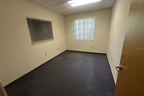 Propiedad comercial en alquiler en Gainesville, Florida, 342.25 m2 № 1575360 - foto 15