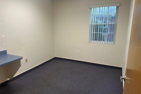 Propiedad comercial en alquiler en Gainesville, Florida, 342.25 m2 № 1575360 - foto 5