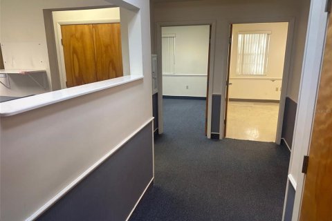 Propiedad comercial en alquiler en Gainesville, Florida, 342.25 m2 № 1575360 - foto 10