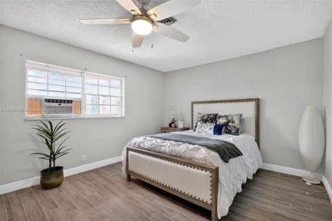 Купить кондоминиум в Холливуд, Флорида 2 спальни, 120.77м2, № 1930750 - фото 1