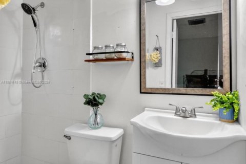 Купить кондоминиум в Холливуд, Флорида 2 спальни, 120.77м2, № 1930750 - фото 12