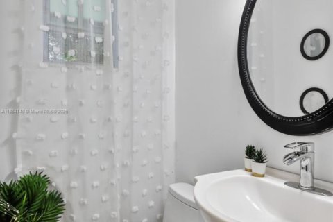 Купить кондоминиум в Холливуд, Флорида 2 спальни, 120.77м2, № 1930750 - фото 8