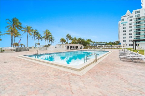 Купить кондоминиум в Майами-Бич, Флорида 1 спальня, 89.56м2, № 2012554 - фото 28