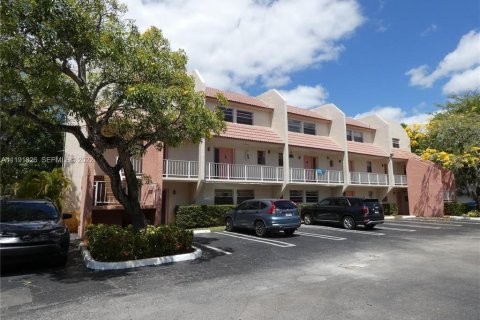 Townhouse in Coral Springs, Florida 3 bedrooms, 133.78 sq.m. № 2381401