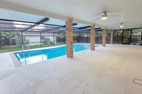 Снять в аренду виллу или дом в Майами, Флорида 4 спальни, 204.57м2, № 1992631 - фото 25