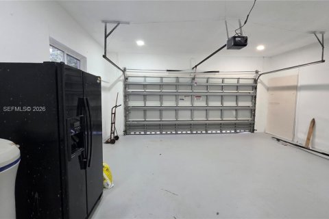 House in Miami, Florida 4 bedrooms, 204.57 sq.m. № 1992631 - photo 30