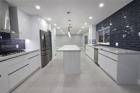 Снять в аренду виллу или дом в Майами, Флорида 4 спальни, 204.57м2, № 1992631 - фото 6