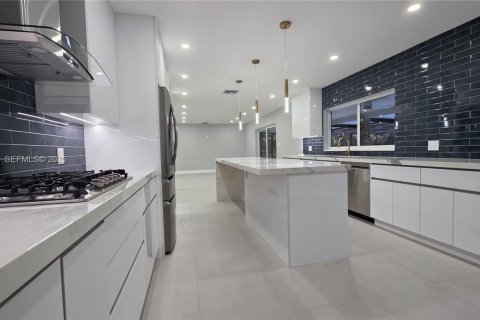 Снять в аренду виллу или дом в Майами, Флорида 4 спальни, 204.57м2, № 1992631 - фото 9