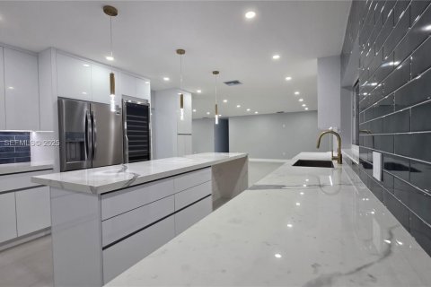 Снять в аренду виллу или дом в Майами, Флорида 4 спальни, 204.57м2, № 1992631 - фото 8