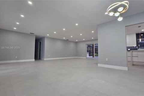 Снять в аренду виллу или дом в Майами, Флорида 4 спальни, 204.57м2, № 1992631 - фото 2