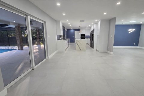 Снять в аренду виллу или дом в Майами, Флорида 4 спальни, 204.57м2, № 1992631 - фото 3