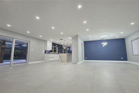 Снять в аренду виллу или дом в Майами, Флорида 4 спальни, 204.57м2, № 1992631 - фото 1